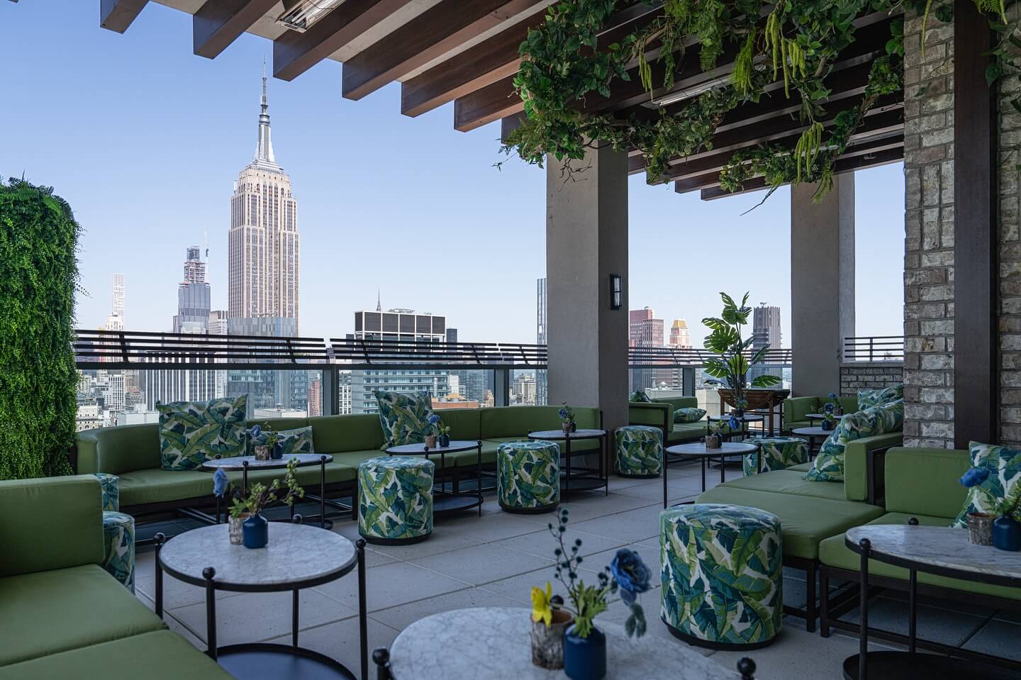 NYC Skyline Rooftop Club & Lounge